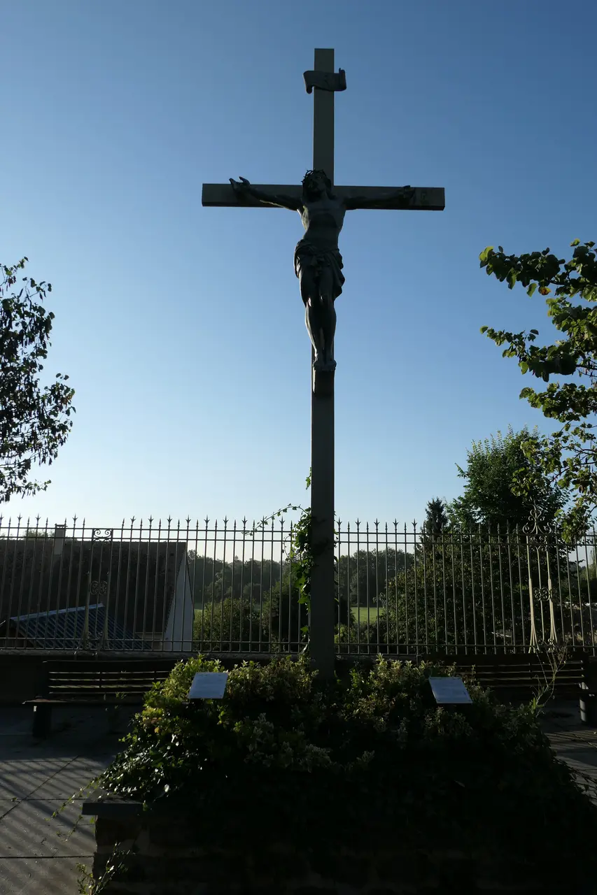 Yvré-l'Évêque - calvaire, place de l'Église
