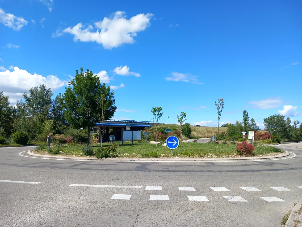 Giratoire RD89 de La Roque (Althen-des-Paluds)