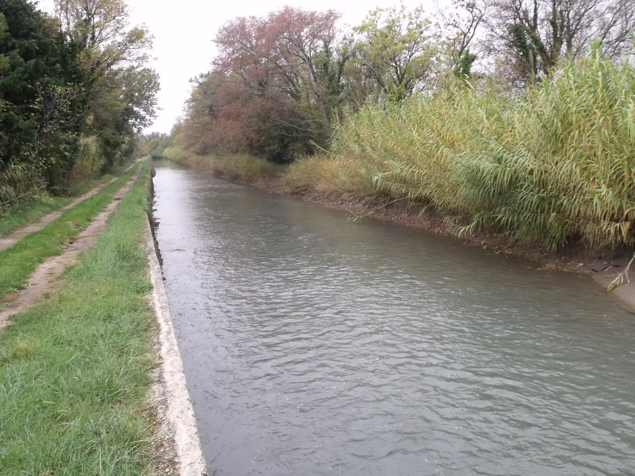 Canal de Craponne Aureille by Malost