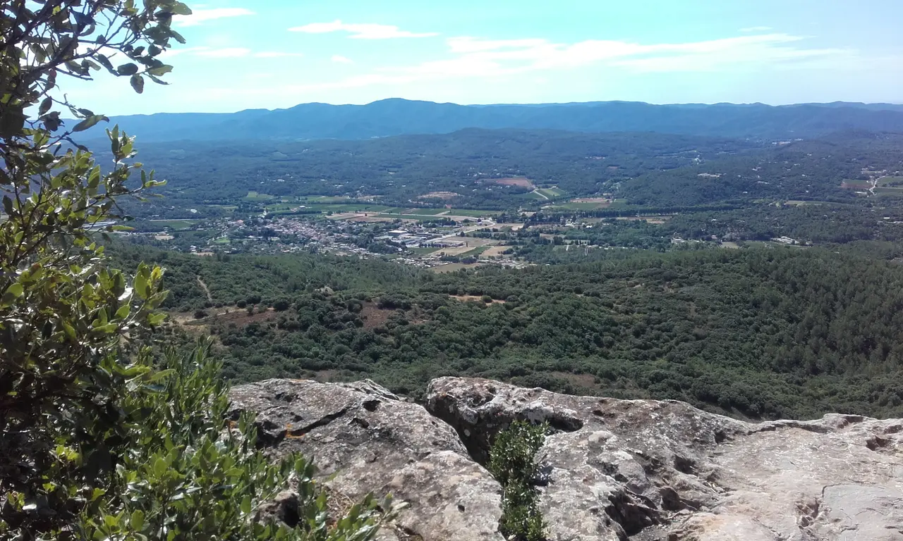 Vue Besse-sur-Issole depuis le site de la chapelle Saint Quinis 2