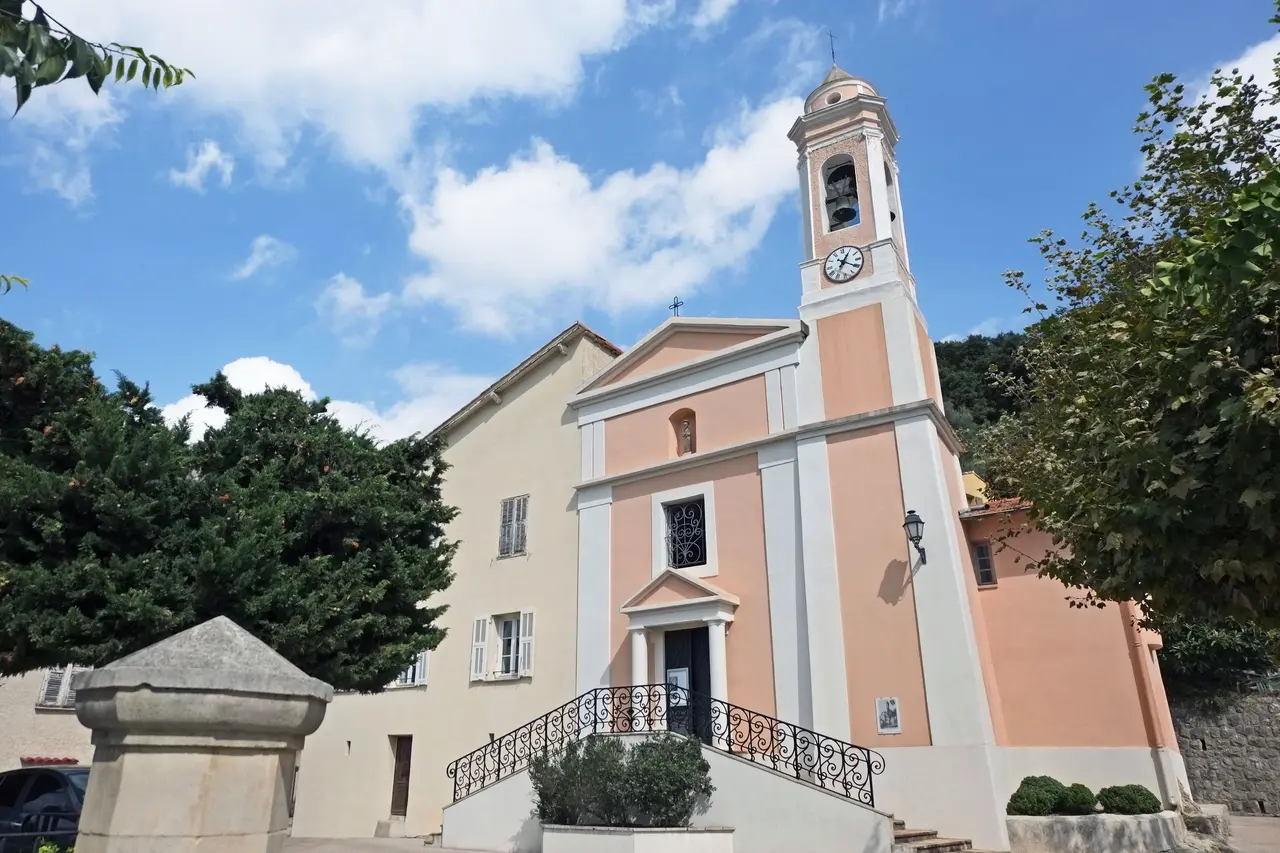 L’église Saint-Pierre de Blausasc à la fin de l’été