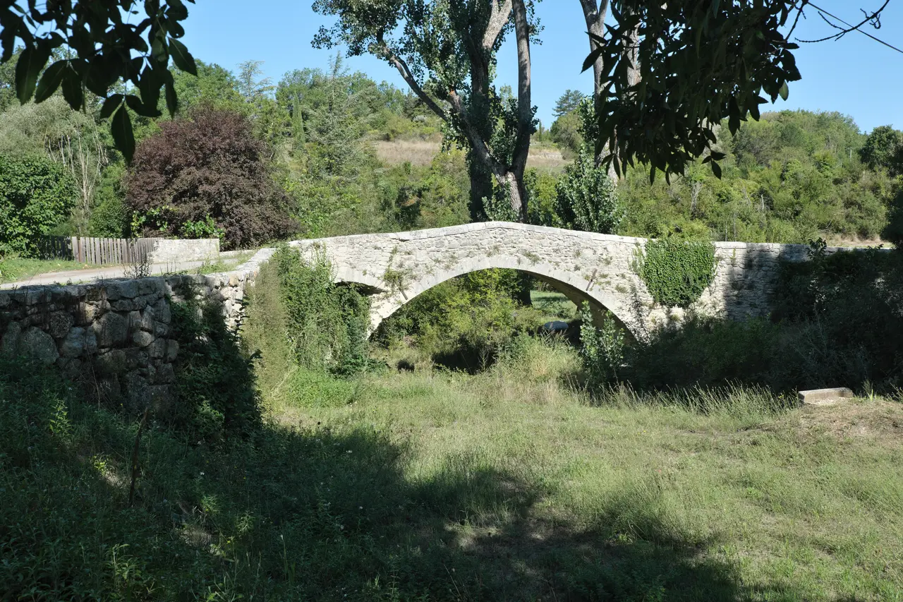 Céreste-en-Luberon (04) Pont Romain 063