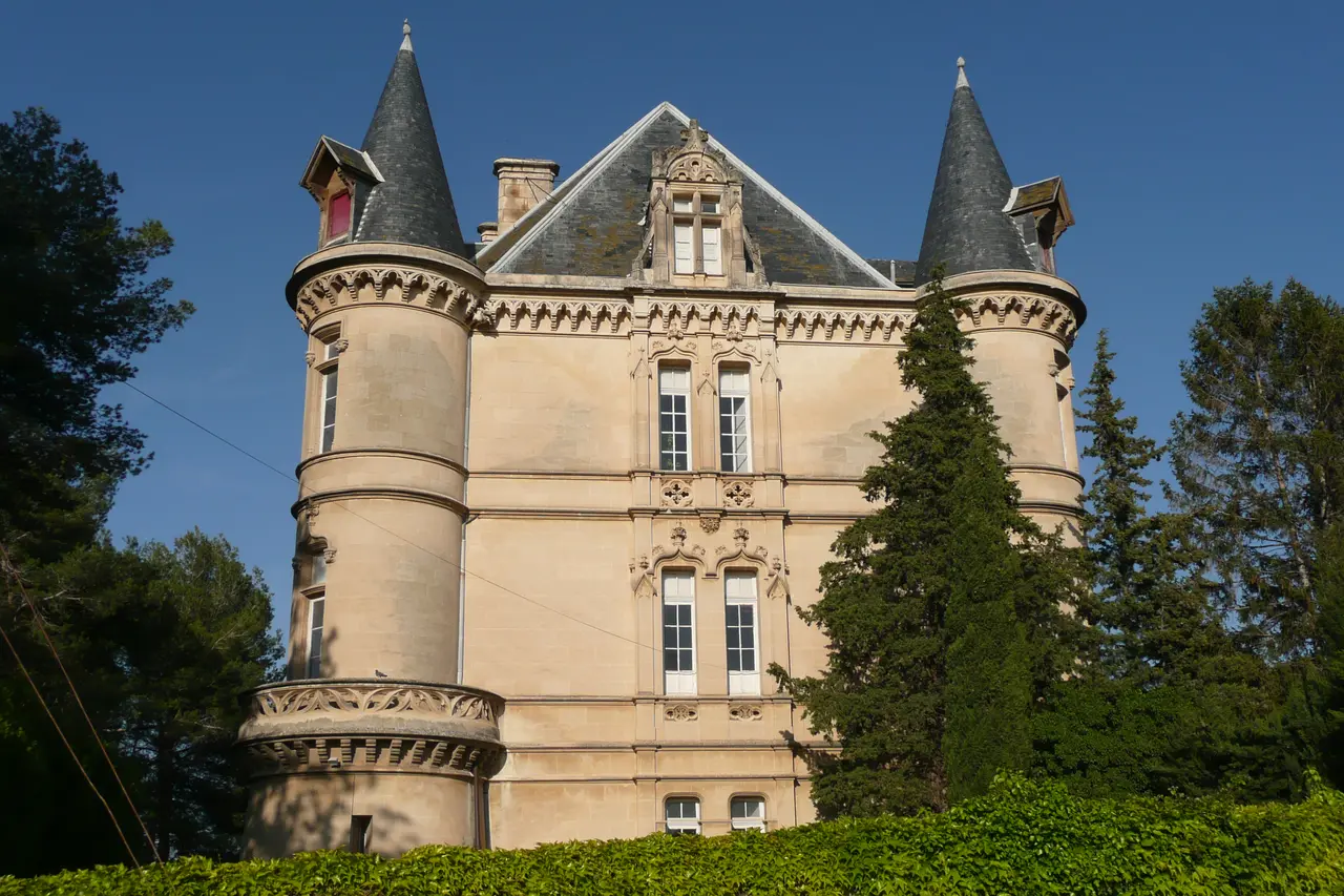 Château à Charleval (Bouches-du-Rhône) 2