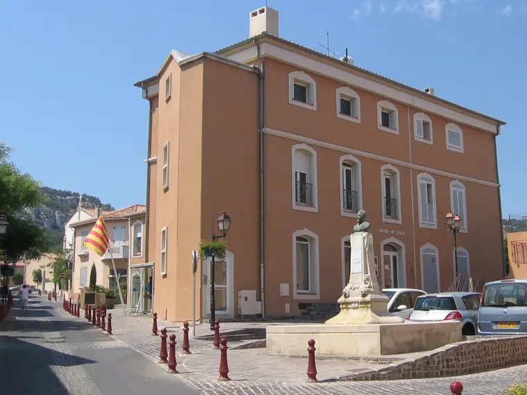 Chateauneuf-l-m hotel de ville