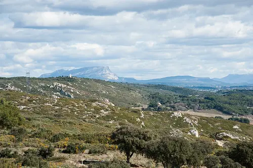 la montagne Sainte-Victoire vue depuis le col des Quatre-Termes, Coudoux
