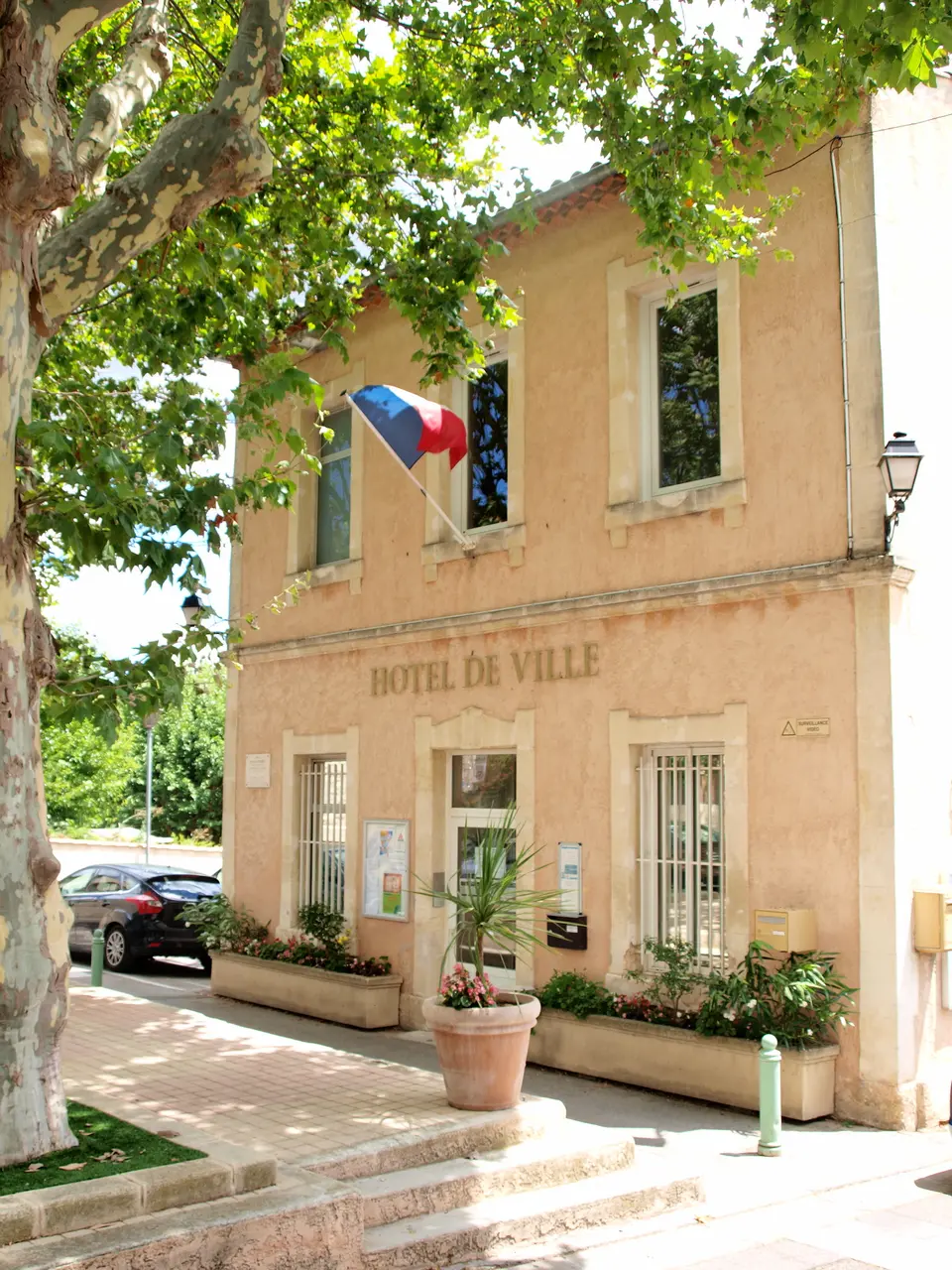 Coudoux-FR-13-mairie-02