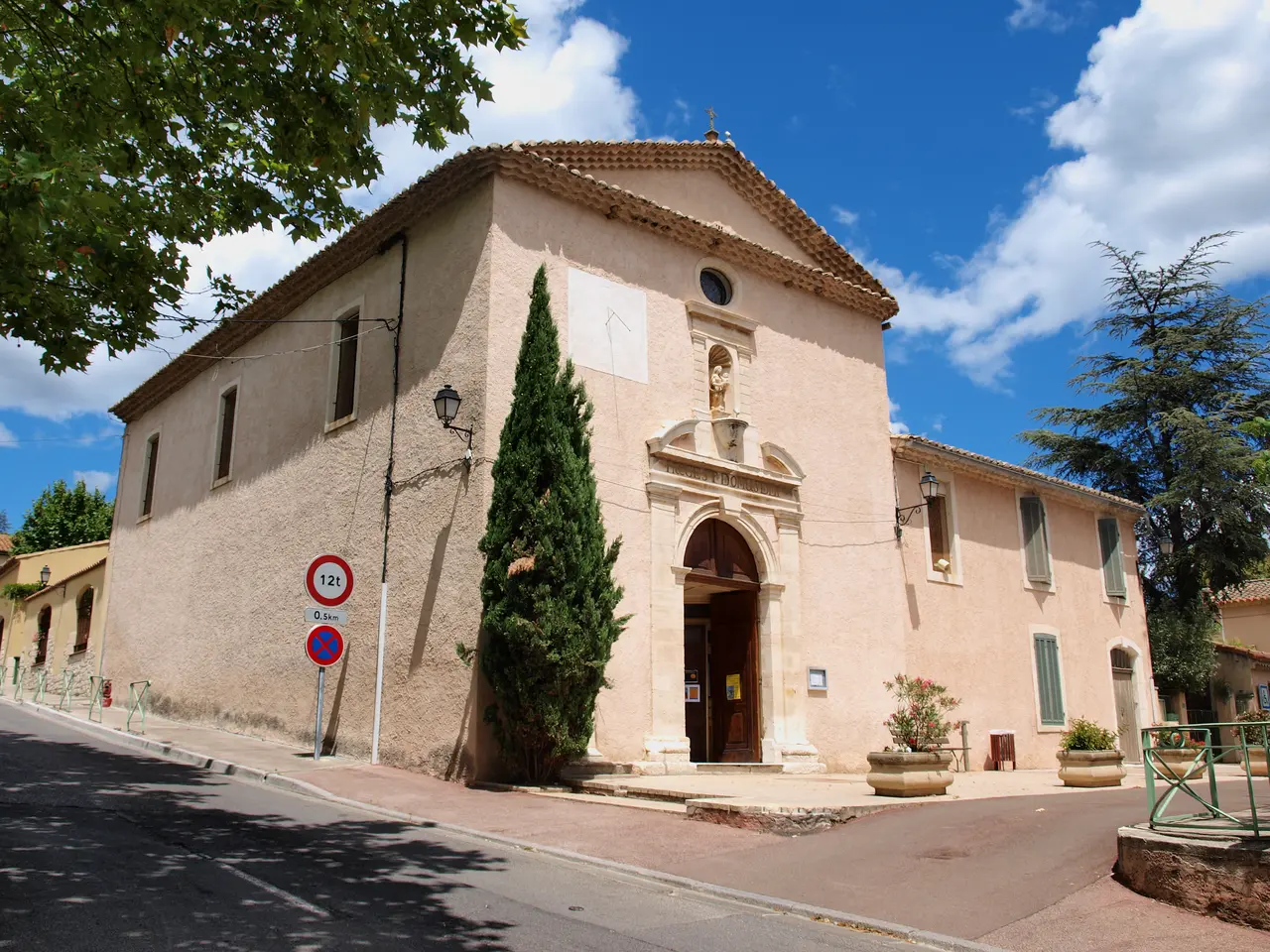 Coudoux-FR-13-église Saint-Michel-01