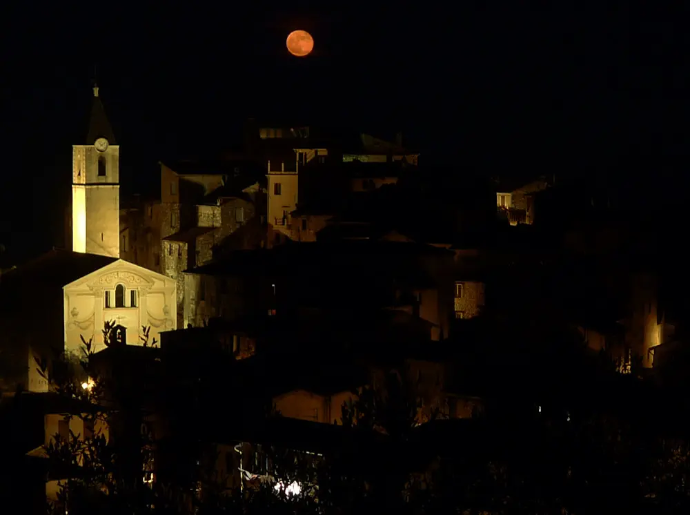 gorbio by night
