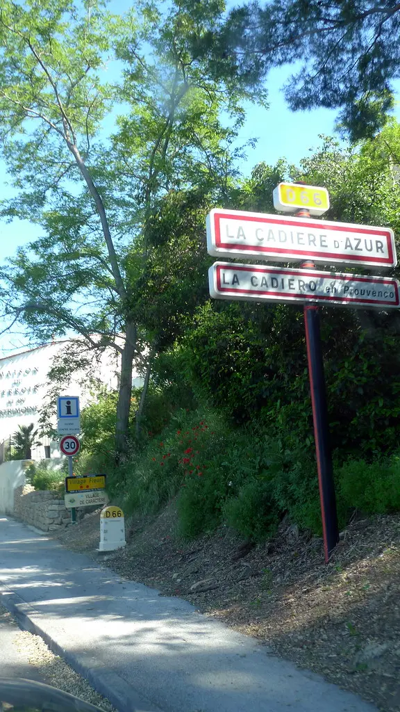 signalétique, entrée de village (La Cadière-d'Azur,FR83)