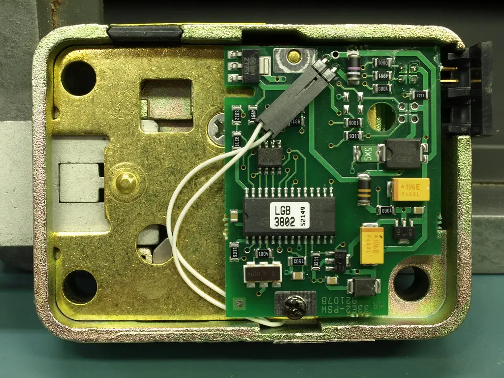 La Gard Electronic Digital Lock Teardown