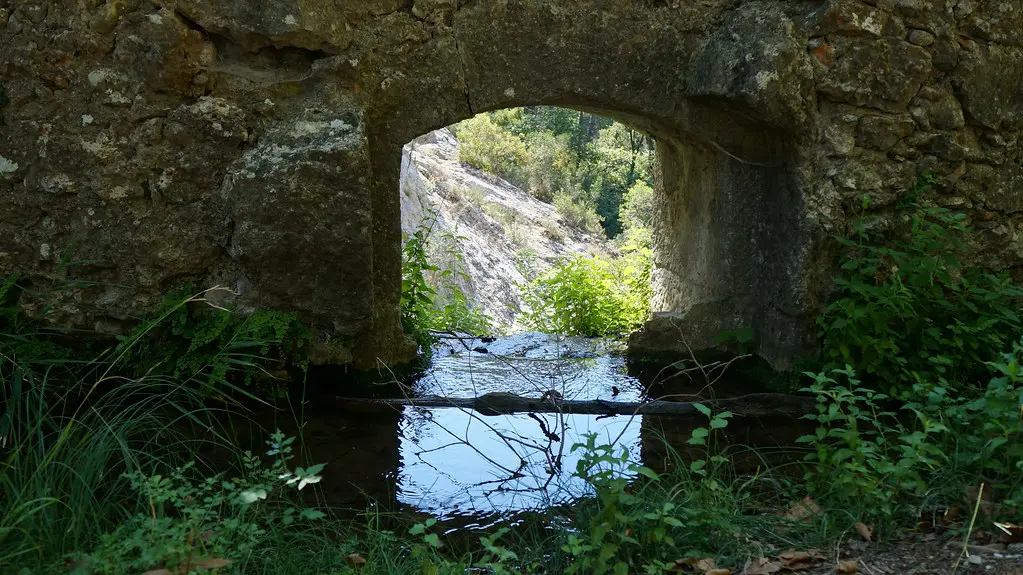Ruins of a Roman dam on the stream 'l'Infernet', on the hills above le Tholonet