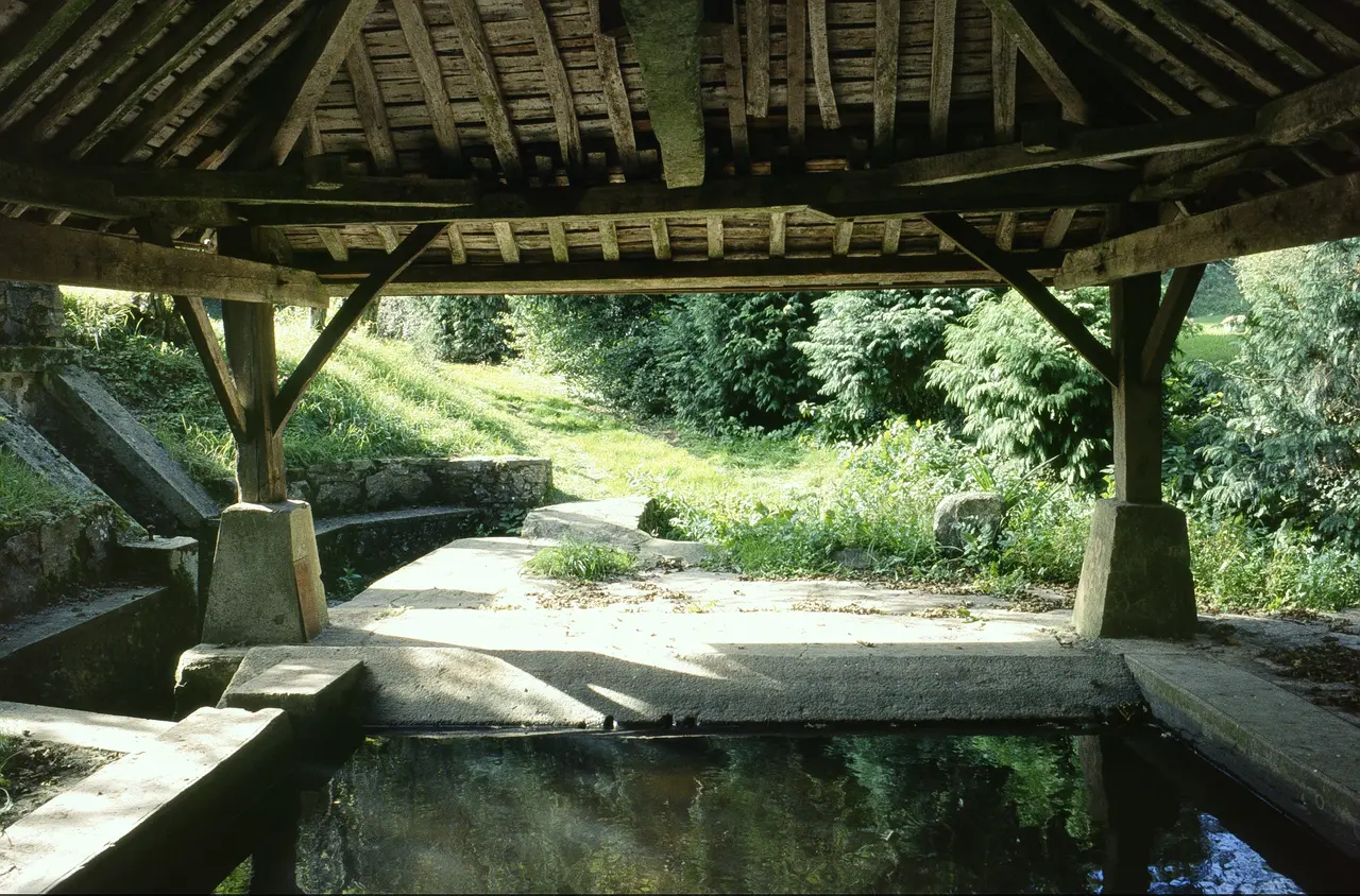 Fourneau le Val lavoir du val Besnet 02