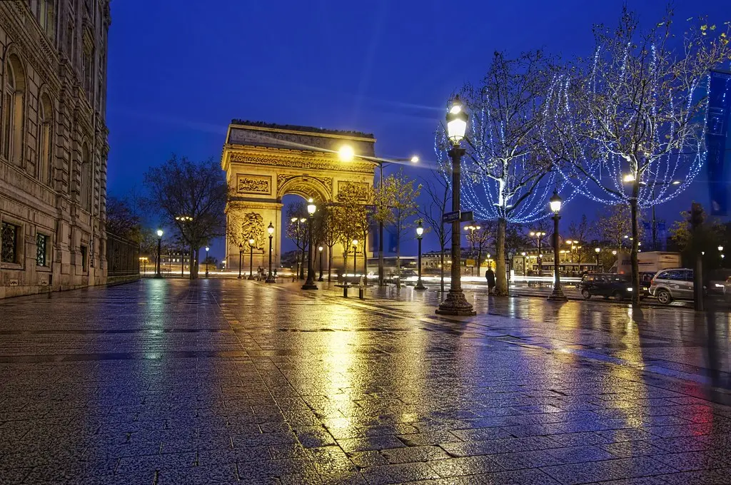Le Arc de Triumph from the Champs-Élysées