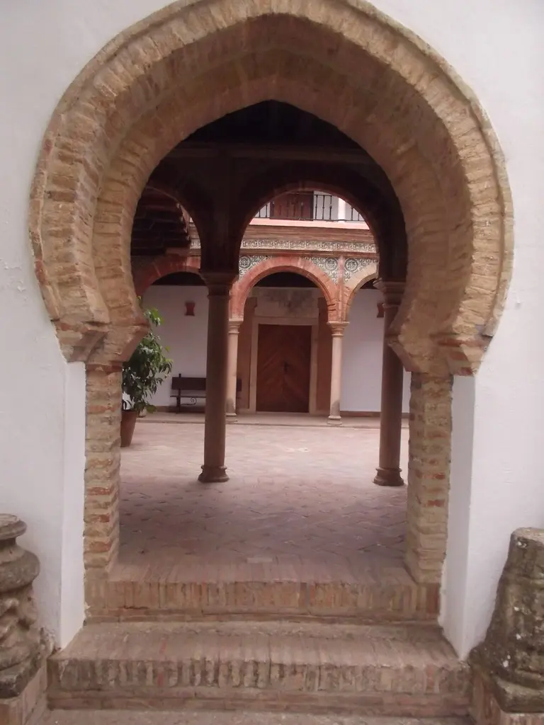 Palacio de Mondragon - Plaza Mondragón, Ronda - Mudejar patio - horseshoe arch