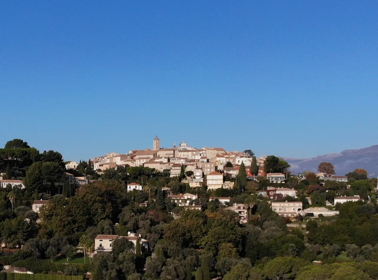 Mougins 01 (cropped)