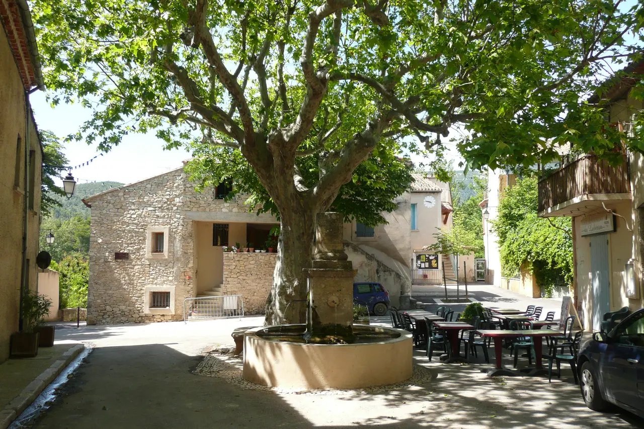 Fontaine à Peypin-d'Aigues