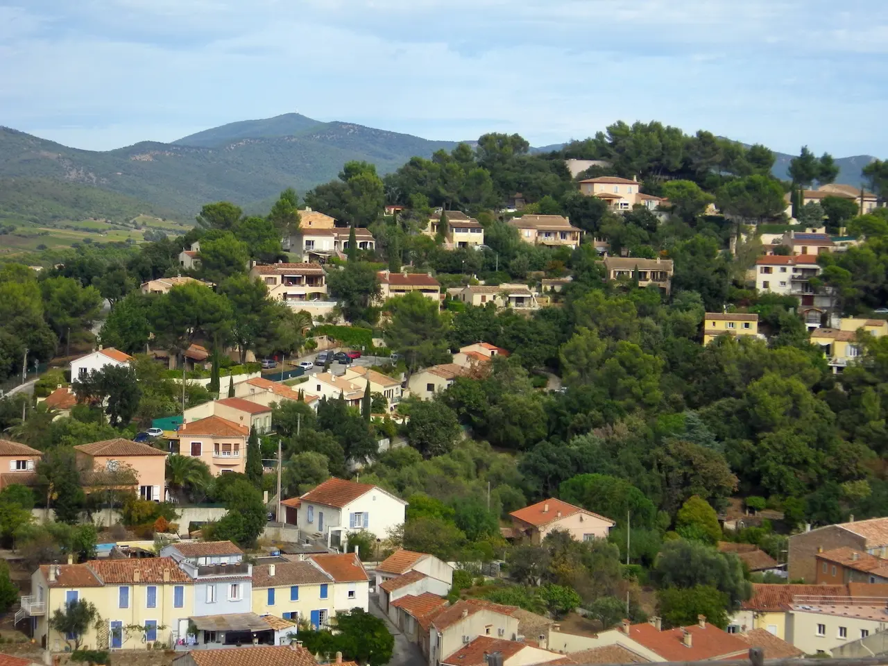 Pierrefeu-du-Var view towards north tophill