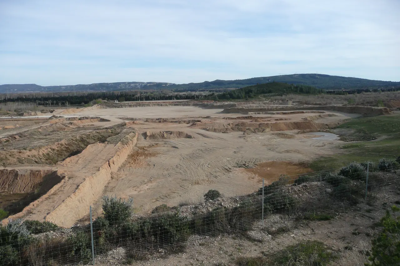 Carrière près d'Orgon en direction de plan d'Orgon 2
