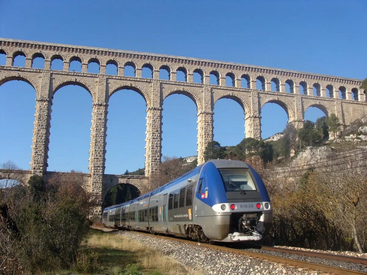 File:Ligne-Rognac-Aix27.JPG