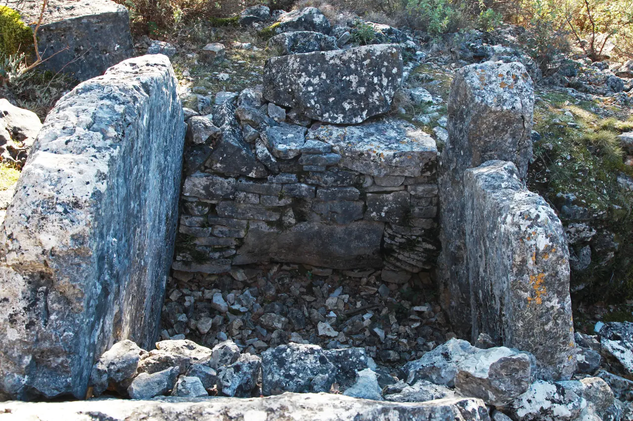 Saint-Cézaire-sur-Siagne - Dolmen des Puades