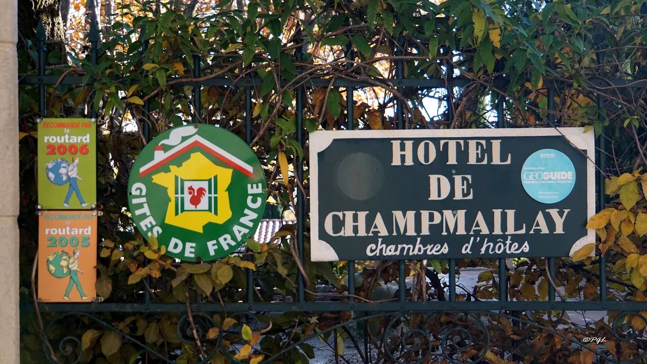 Saint-Étienne-les-Orgues Hôtel transformé en Gîtes de France