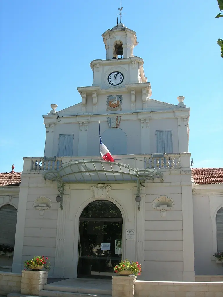 Saint-Martin-de-Crau - Town hall - June 2006