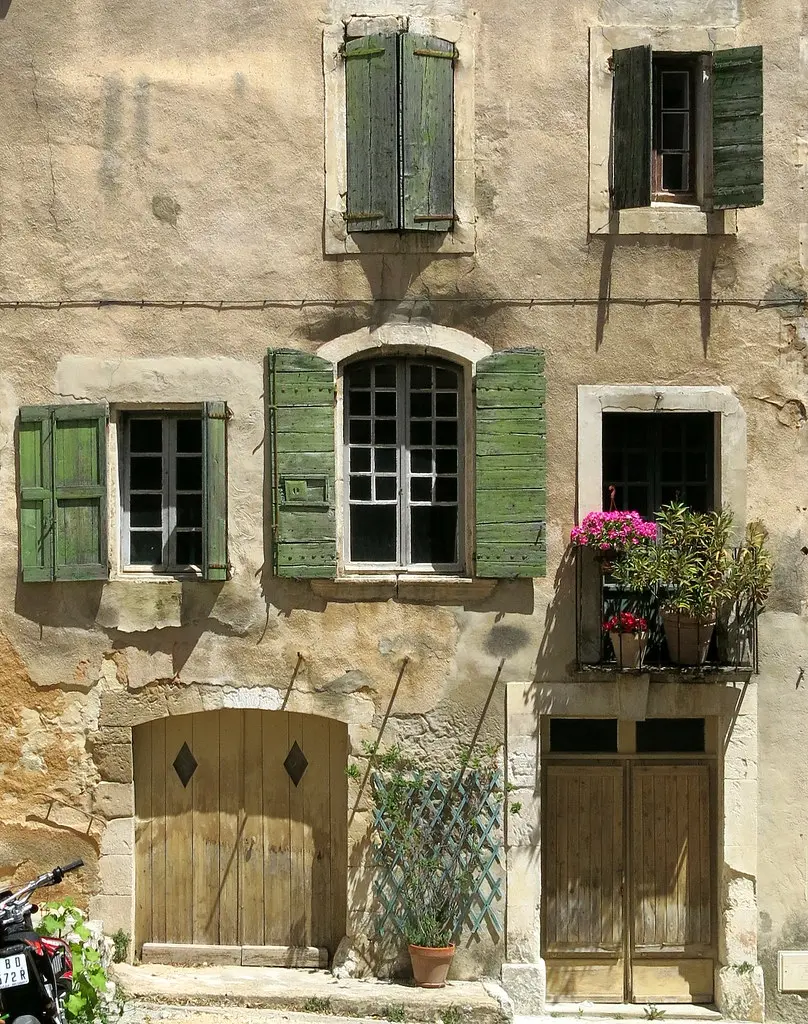 The house with green shutters, Saint-Saturnin-lès-Apt, Provence, France