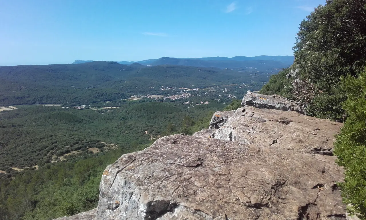 Vue Sainte-Anastasie-sur-Issole depuis site chapelle Saint Quinis 3