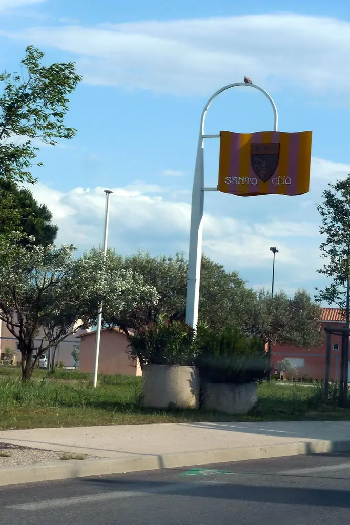 entrée de ville (Sainte Cécile les Vignes,FR84)