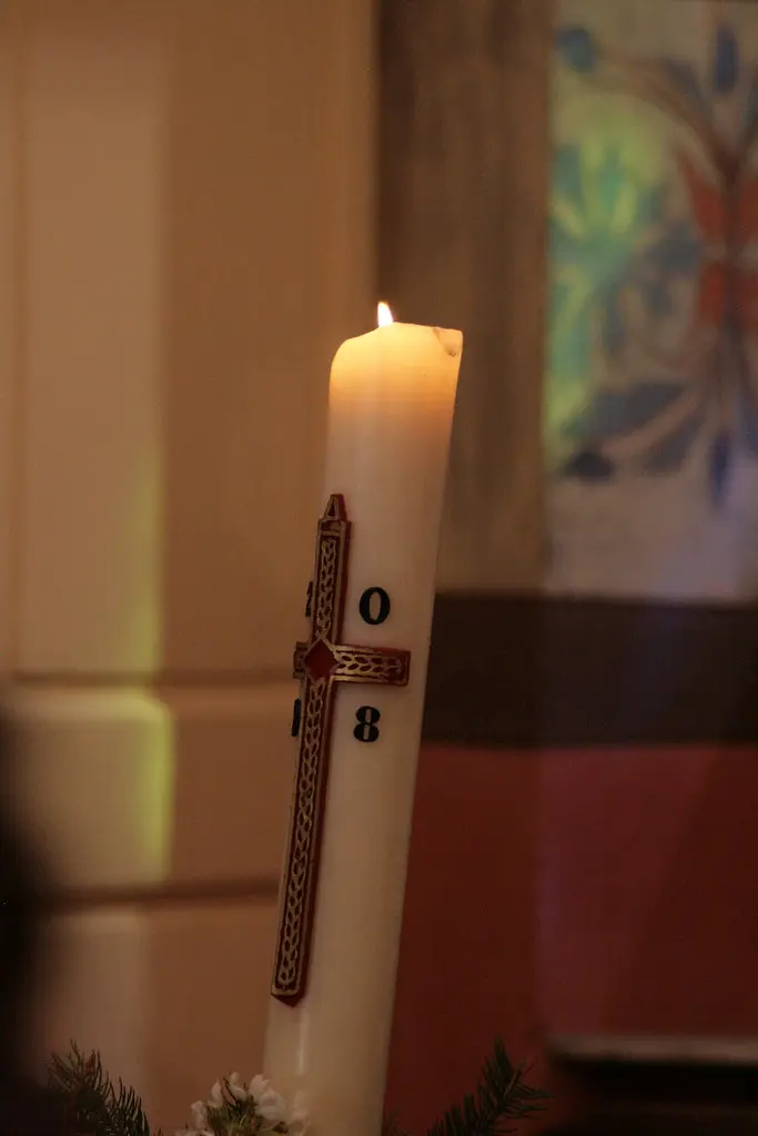 cierge pascal (UCHAUX,FR84)