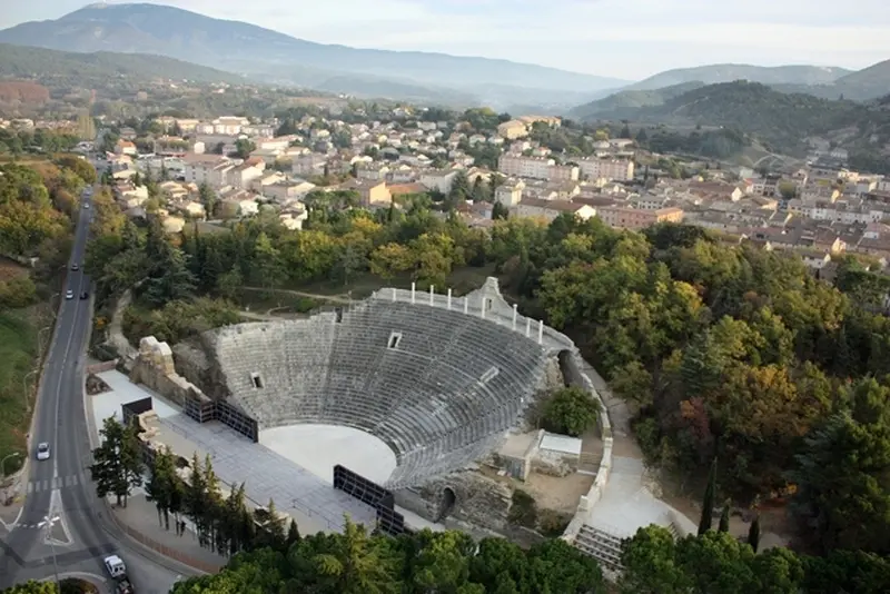 Vaison la romaine, l'amphithéatre