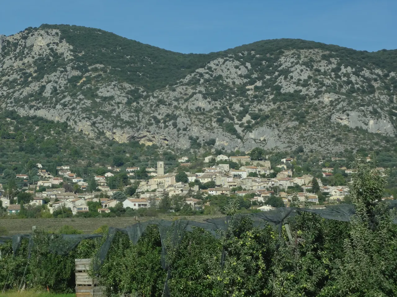 Volx, vue du village du sud-est